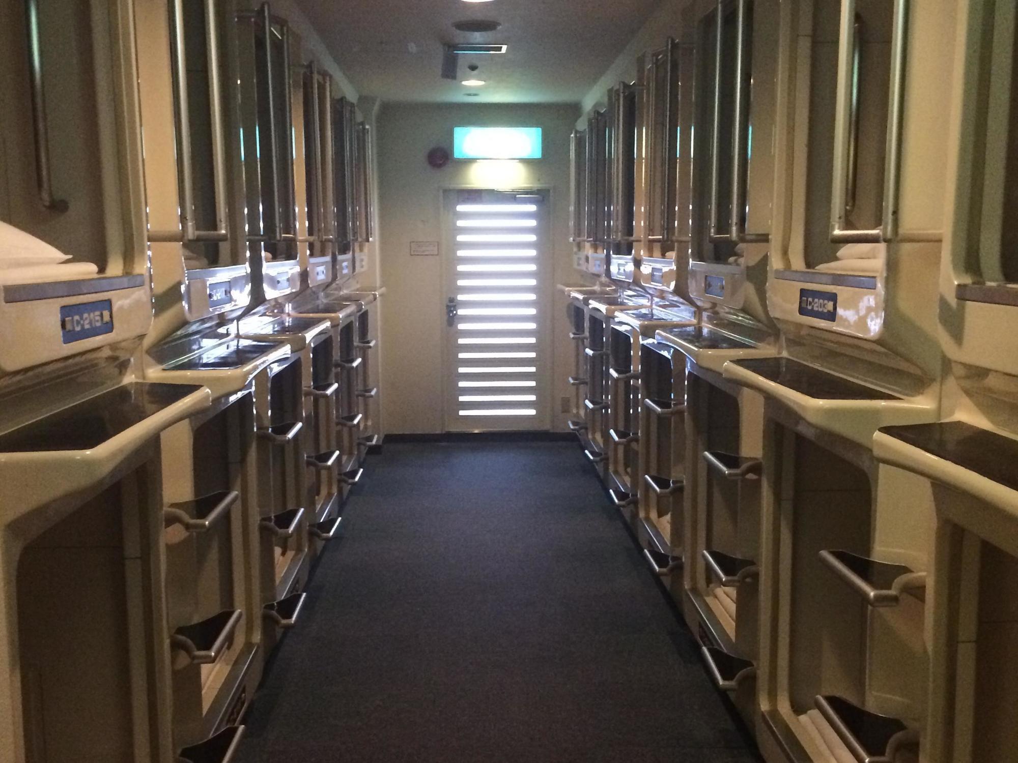 Capsule Hotel Asahi Plaza Shinsaibashi Osaca Exterior foto